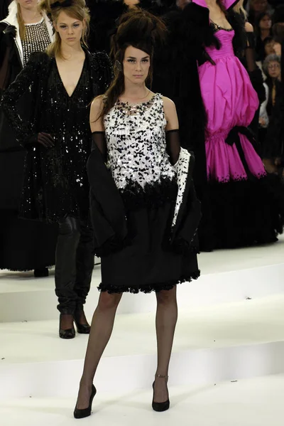 Look 15